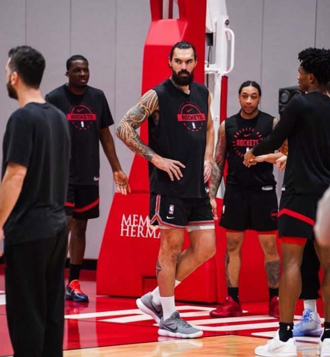 开云体育在线下载-火箭对阵马刺！场均12+6前锋火线复出，却无缘首发！内外2老缺阵